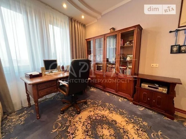 Sale of 4-room apartment 180 sq. m. on Konovaltsya Yevhena 36B street •