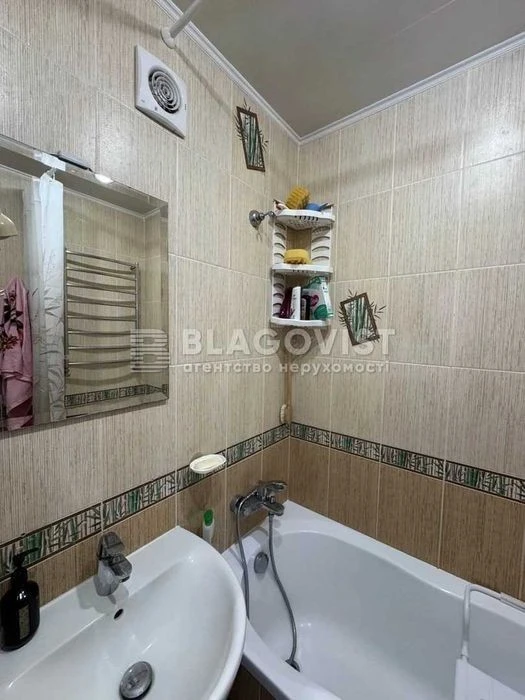 2-room apartment for sale at Pryimachenko Marii 6, Pechersk, Zvirynetsk city