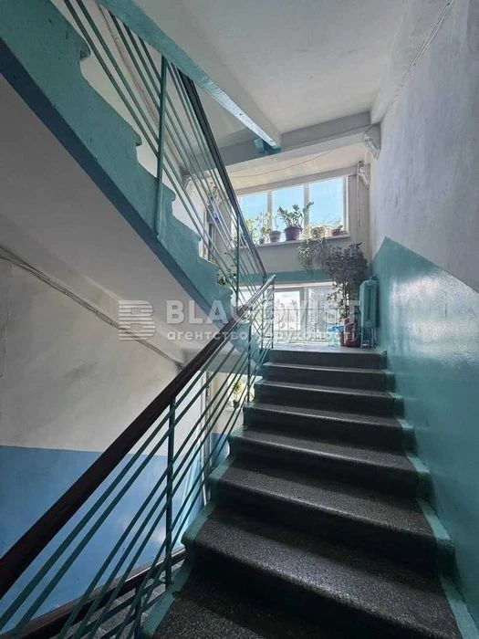 2-room apartment for sale at Pryimachenko Marii 6, Pechersk, Zvirynetsk city