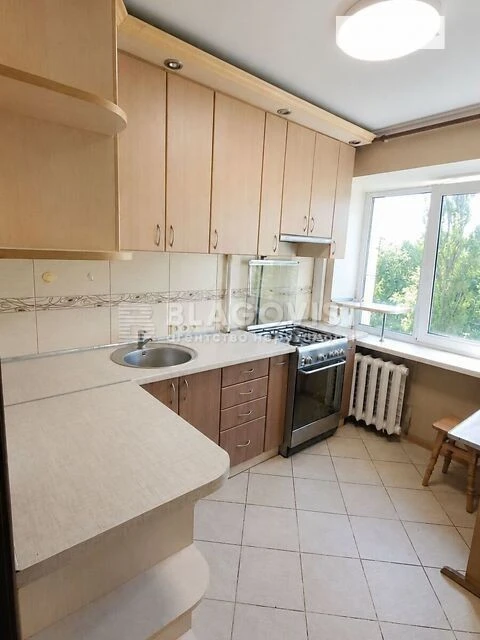 2-room apartment for sale in a brick special project on Kar St.