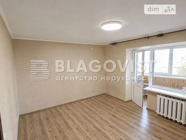 2-room apartment for sale in a brick special project on Kar St.