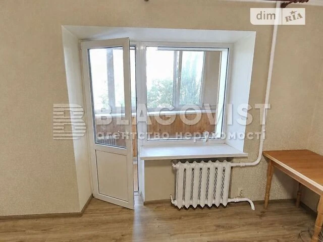 2-room apartment for sale in a brick special project on Kar St.