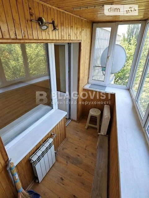 2-room apartment for sale in a brick special project on Kar St.