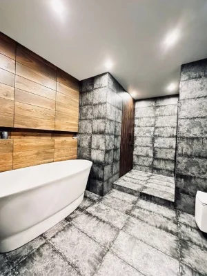 Selling a 4-room apartment in the Okolitsa residential complex, near Kholodnaya Gora metro station.