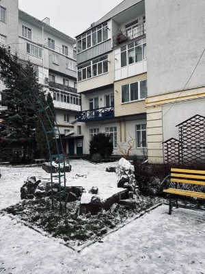 Selling a 4-room apartment in the Okolitsa residential complex, near Kholodnaya Gora metro station.