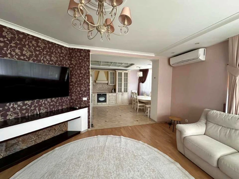 Apartment. Odesa, Dobrovoltsiv St. (Marshala Govorova)