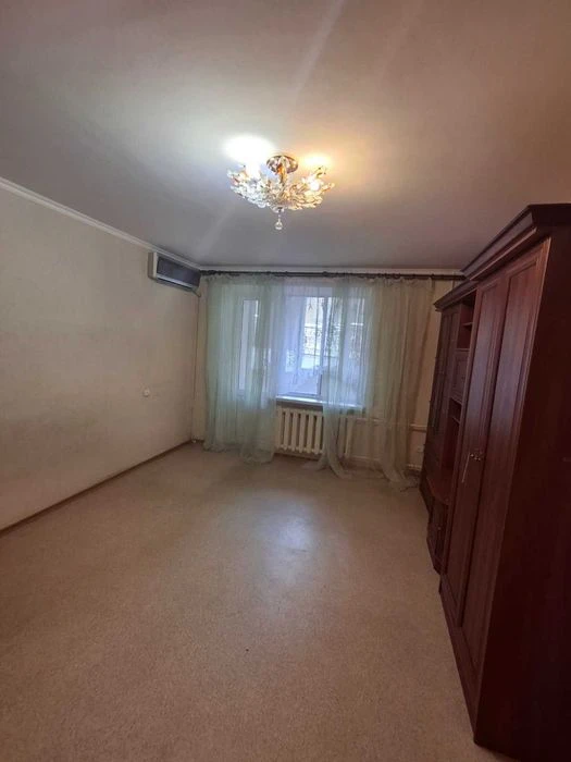 (13/4) Продам 1-комнатную квартиру на ул. Небесной сотни/ Ин