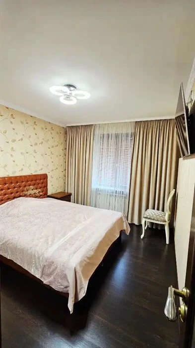 For sale 3-room apartment in Pobeda district, Kodak district