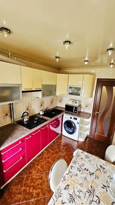For sale 3-room apartment in Pobeda district, Kodak district