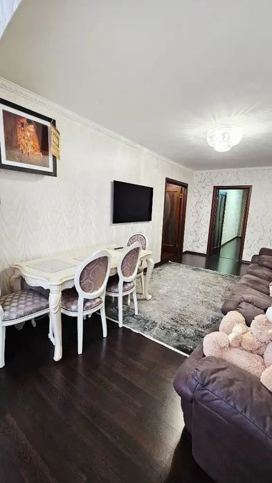 For sale 3-room apartment in Pobeda district, Kodak district