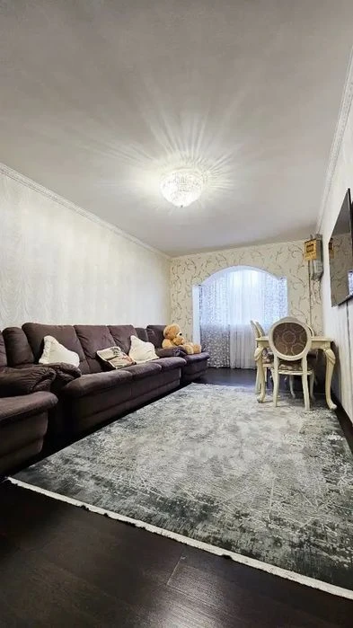 For sale 3-room apartment in Pobeda district, Kodak district