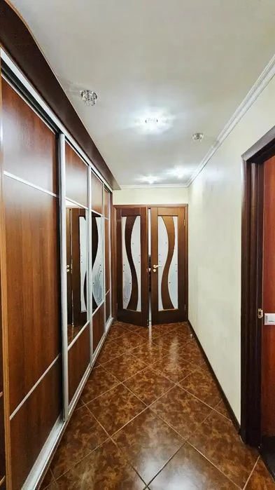For sale 3-room apartment in Pobeda district, Kodak district