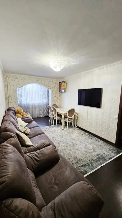 For sale 3-room apartment in Pobeda district, Kodak district