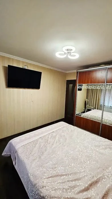 For sale 3-room apartment in Pobeda district, Kodak district