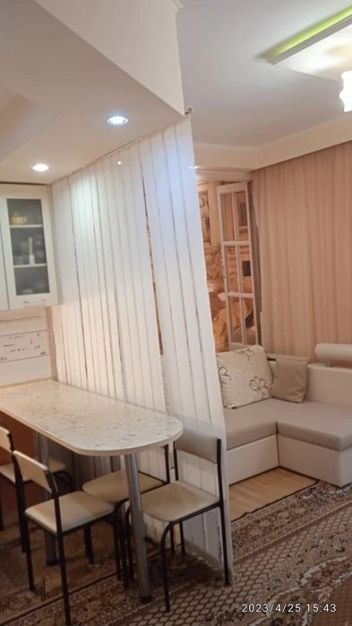 I will sell 2 rooms on KhTZ 35 from the owner (kitchen - studio)