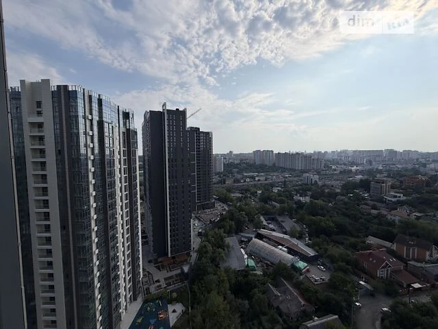 Sale of 4-room apartment 156.85 sq. m. on Andriy Verkhoglyada St. 26