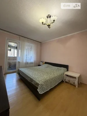 Продаж 3к квартири 76 кв. м на вул. Лариси Руденко 3 • ID 34
