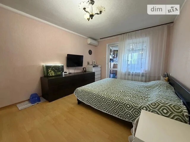 Продаж 3к квартири 76 кв. м на вул. Лариси Руденко 3 • ID 34