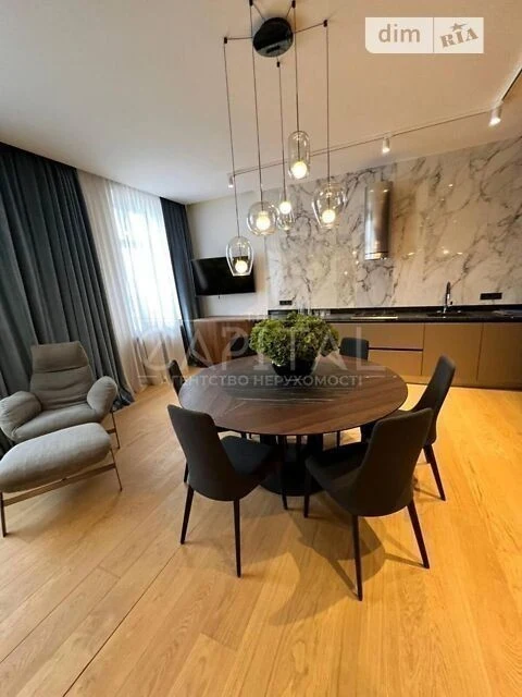 Sale of 4-room apartment 200 sq. m on Velyka Zhytomyrska Street 20A