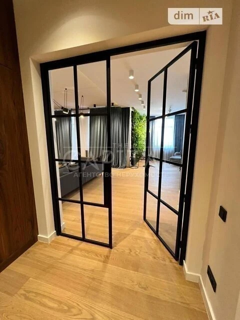 Sale of 4-room apartment 200 sq. m on Velyka Zhytomyrska Street 20A