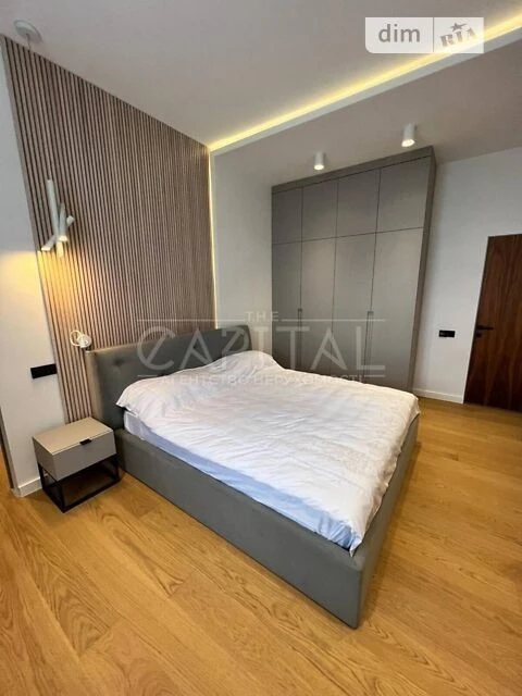 Sale of 4-room apartment 200 sq. m on Velyka Zhytomyrska Street 20A