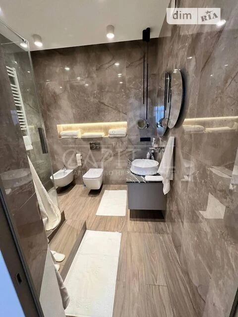 Sale of 4-room apartment 200 sq. m on Velyka Zhytomyrska Street 20A