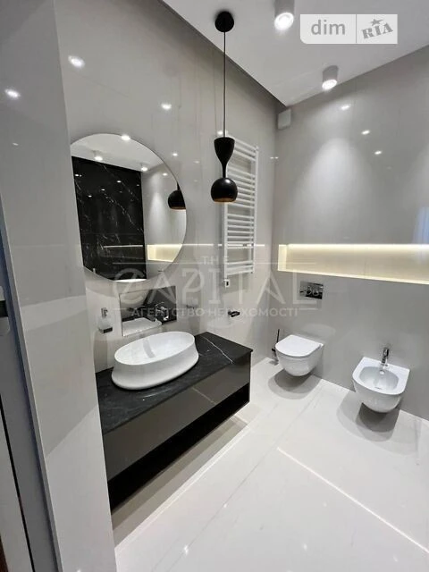 Sale of 4-room apartment 200 sq. m on Velyka Zhytomyrska Street 20A
