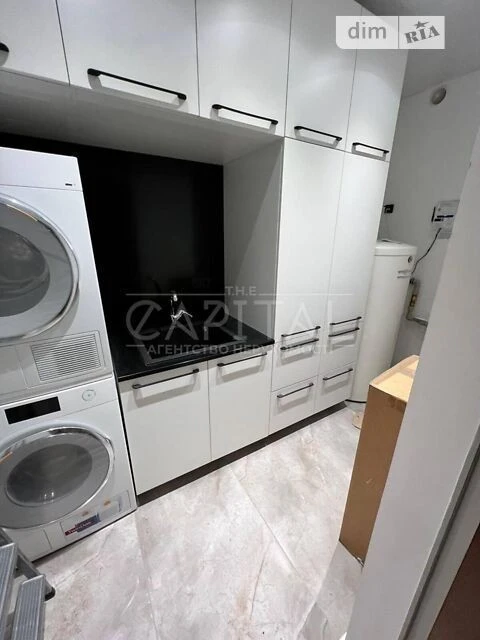 Sale of 4-room apartment 200 sq. m on Velyka Zhytomyrska Street 20A
