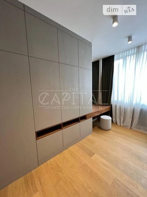 Sale of 4-room apartment 200 sq. m on Velyka Zhytomyrska Street 20A