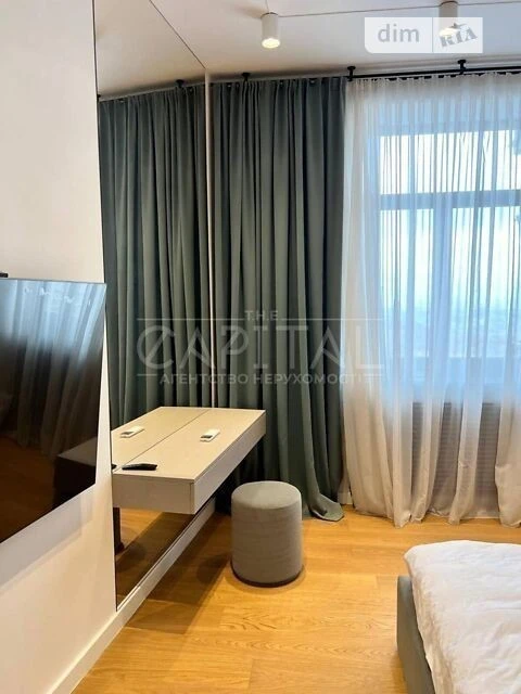 Sale of 4-room apartment 200 sq. m on Velyka Zhytomyrska Street 20A