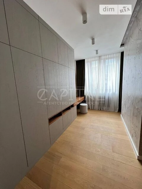 Sale of 4-room apartment 200 sq. m on Velyka Zhytomyrska Street 20A