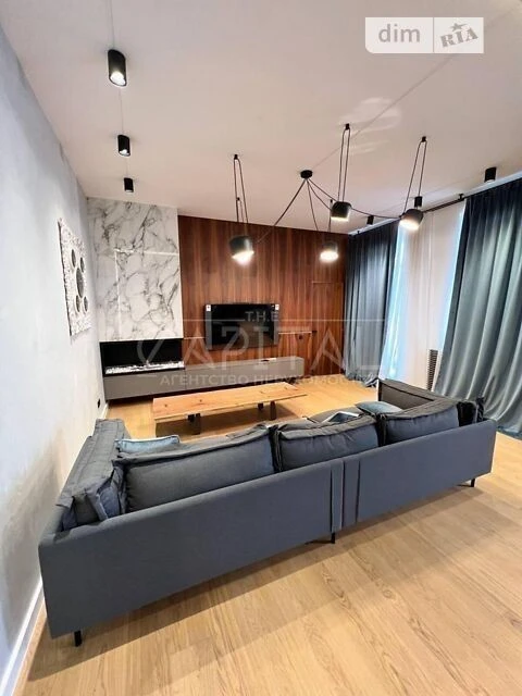 Sale of 4-room apartment 200 sq. m on Velyka Zhytomyrska Street 20A
