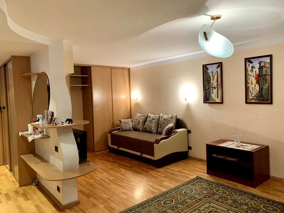 Apartment. Kyiv, Anna Akhmatova St.