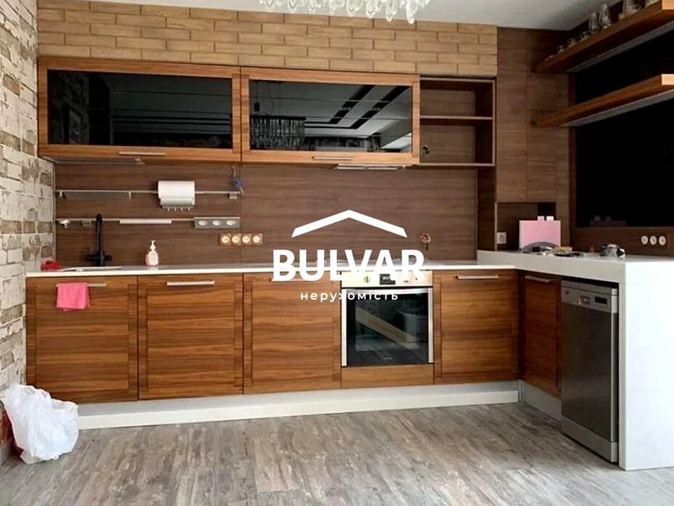 Apartment. Kharkiv, Myrna St., (Building 1)