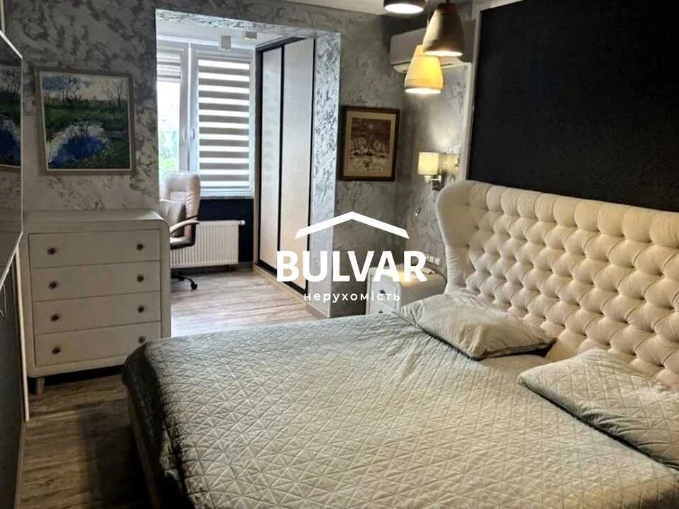 Apartment. Kharkiv, Myrna St., (Building 1)