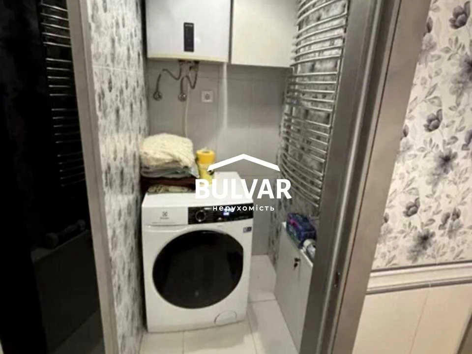 Apartment. Kharkiv, Myrna St., (Building 1)