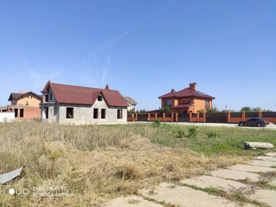 Собственник!!  продам участок земли угловой , охраняемая тер