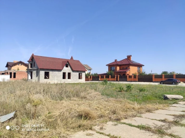 Собственник!!  продам участок земли угловой , охраняемая тер