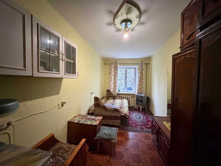 I will sell a room in the commune in Cheryomushki, ul. Filatova / Varna