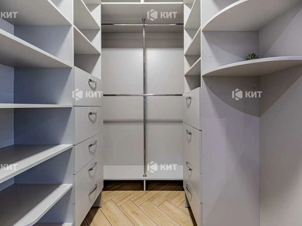 Apartment. Kharkiv, Myru St.
