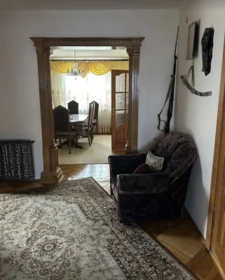 Затишний, якісно збудований будинок. Доглянута територія 344