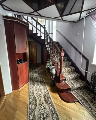 Затишний, якісно збудований будинок. Доглянута територія 344