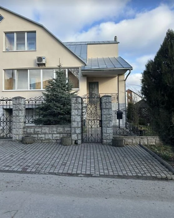 Затишний, якісно збудований будинок. Доглянута територія 344
