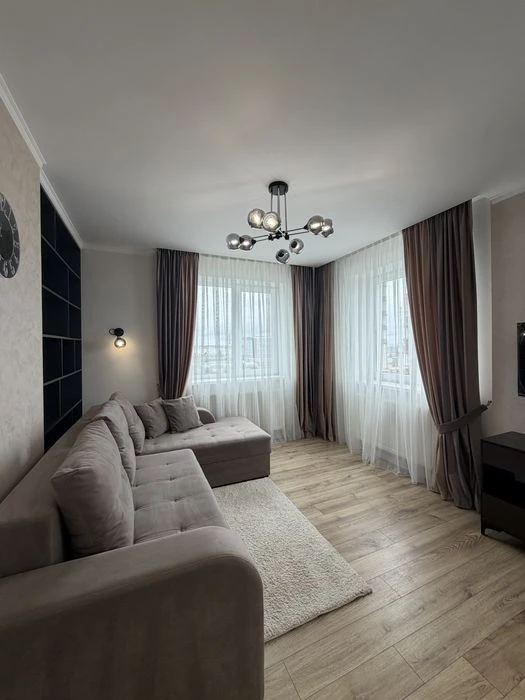 продам півторачку в центрі міста