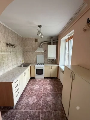 Продам 3-комнатную квартиру на пр. Поля (Кирова)