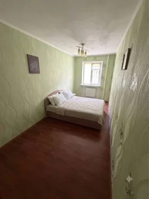 Продам 3-комнатную квартиру на пр. Поля (Кирова)