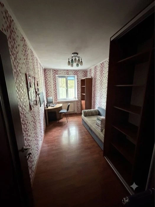 Продам 3-комнатную квартиру на пр. Поля (Кирова)