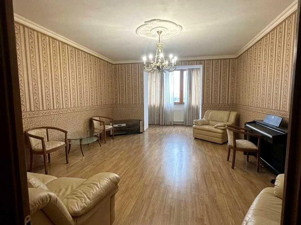 Квартира. Одесса, Тенистая ул.