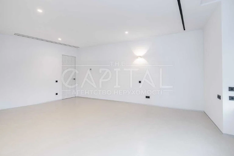 Designer apartment with parking in the residential complex Skyline, Ko