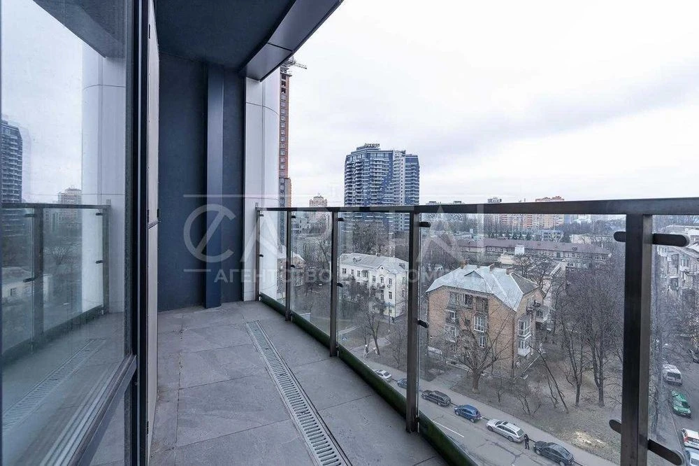Designer apartment with parking in the residential complex Skyline, Ko